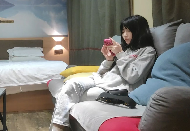 李白19岁的学生妹视频[1V/850MB]
