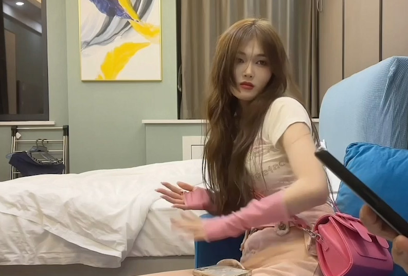 小飞哥身材不错的美女高清视频[1V900MB]