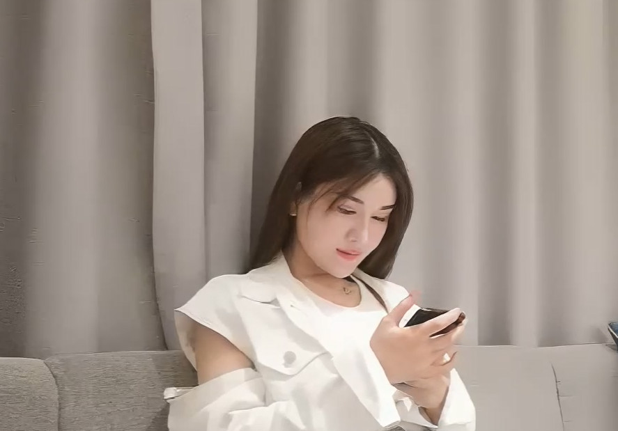 小宝 白衣美女高清视频[1V/1G]