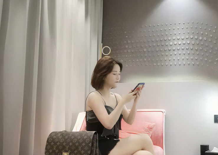 小宝 短发美女第一部视频[1V/2G]