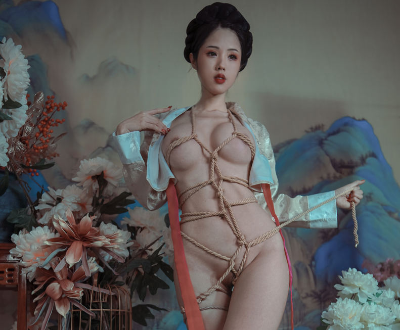 福利姬钛合金TiTi - 霜花店高清图集[55P+1V/1.4G]