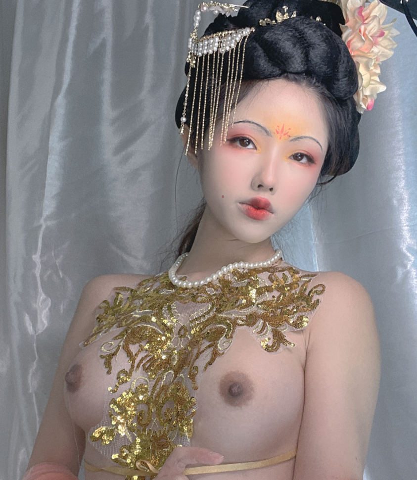 福利姬钛合金TiTi - 贵妃高清图集[20P/69MB]