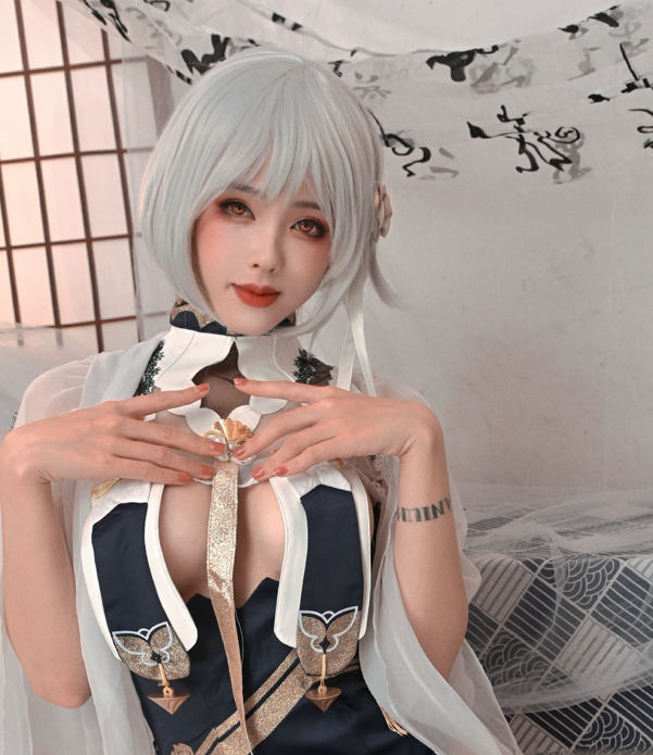 福利姬钛合金TiTi - 天狼星旗袍高清图集[37P/115MB]